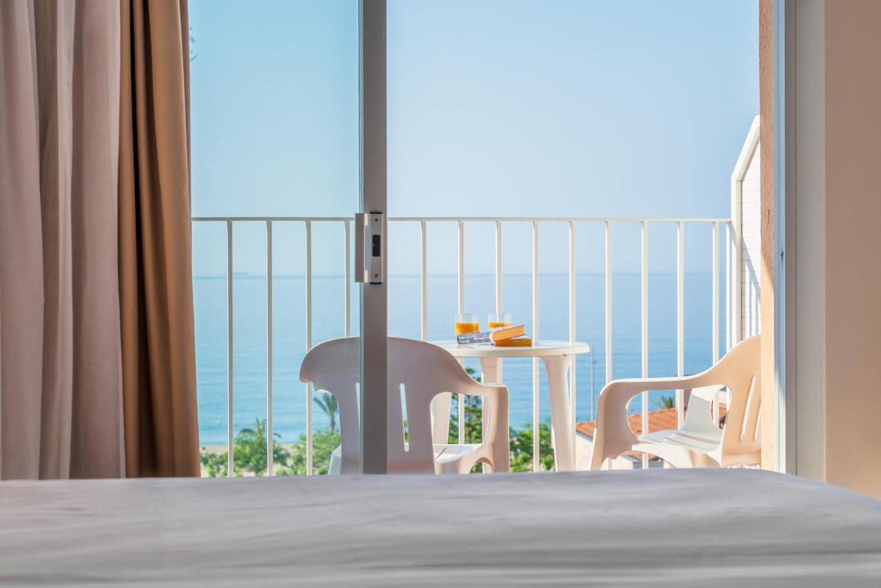 Hotel Checkin Catalonia Calella Exterior foto